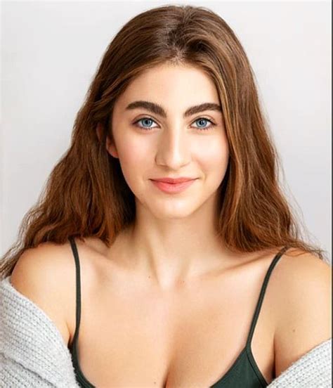 Sophia Mitri Schloss Wiki, Height, Age, Boyfriend, Family